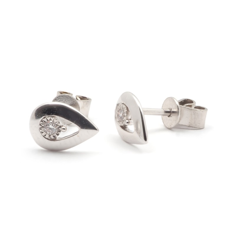 Boucles d'oreilles en or blanc 750/000 CARADOR diamants.