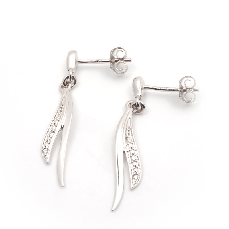Boucles d'oreilles pendantes en or 750/000 et ses 4 diamants