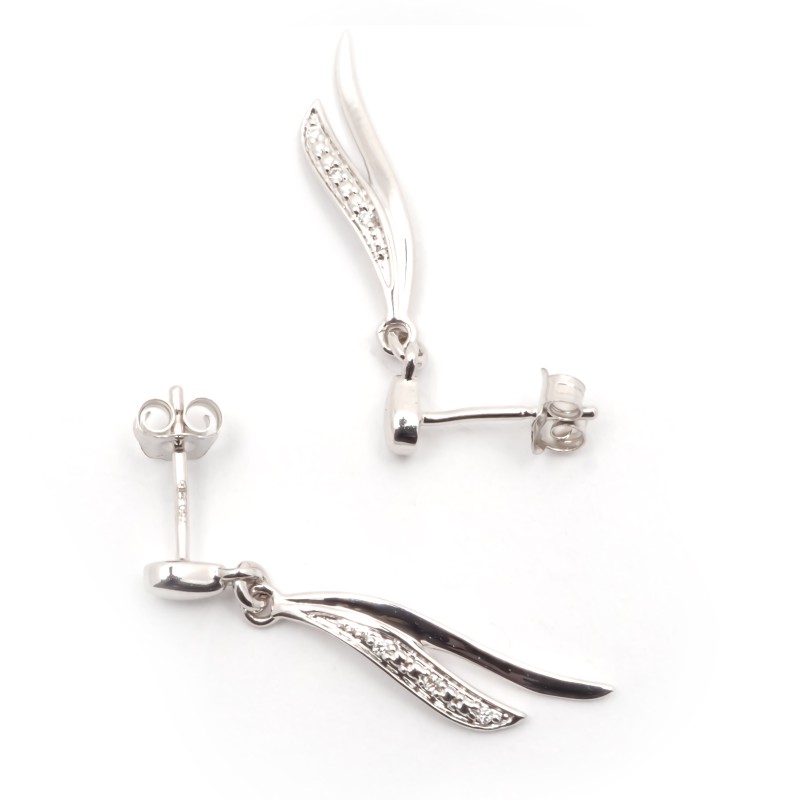 Boucles d'oreilles pendantes en or 750/000 et ses 4 diamants