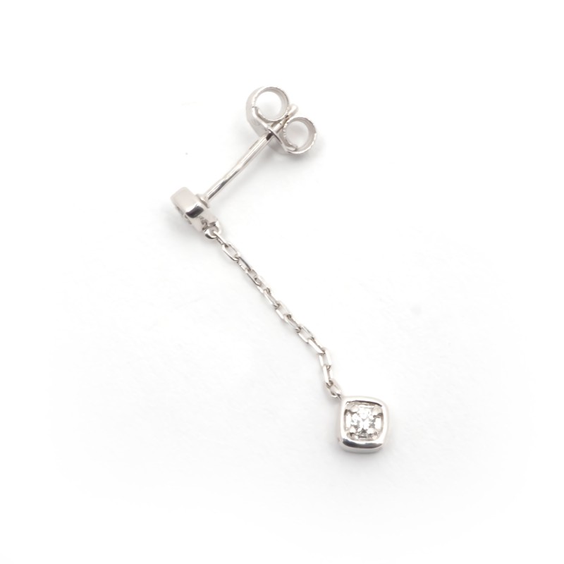 Boucles d'oreilles pendantes  en or blanc 750/000 et diamants CARADOR