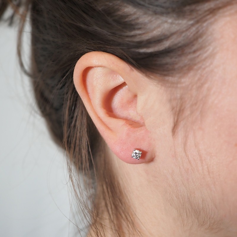 Boucles d'oreilles Carador solitaire or blanc 750/000 et diamant 0,40 ct