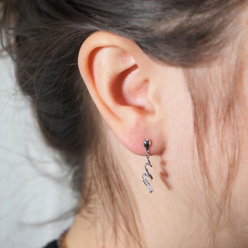 Boucles d'oreilles éclair Carador en or blanc 750/000 et diamants 0,030 cts