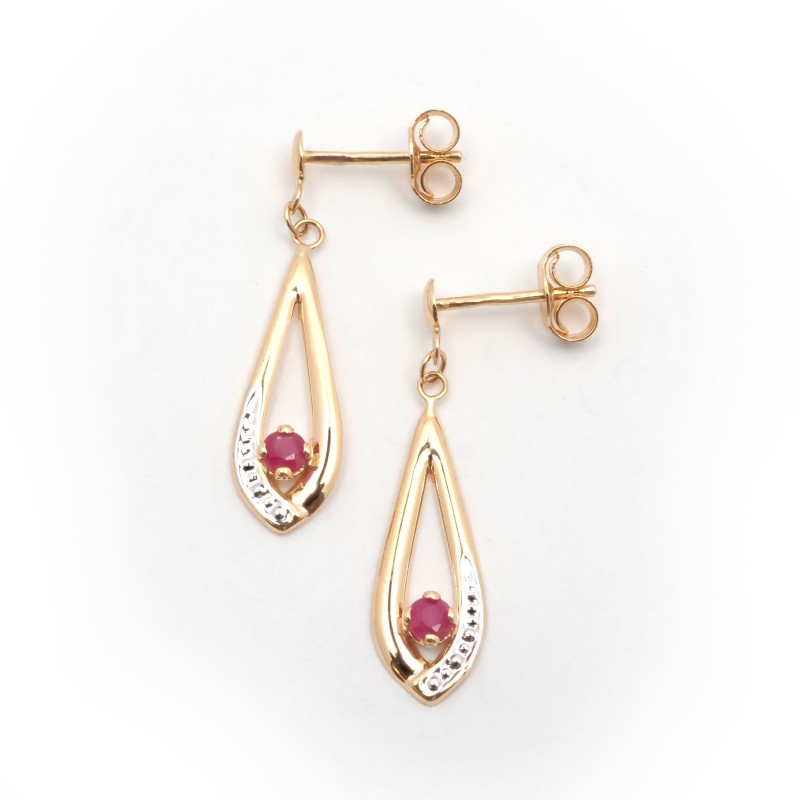 Boucles d'oreilles en or jaune 750/000 et rubis CARADOR
