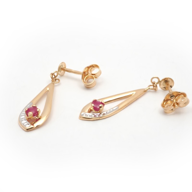Boucles d'oreilles en or jaune 750/000 et rubis CARADOR