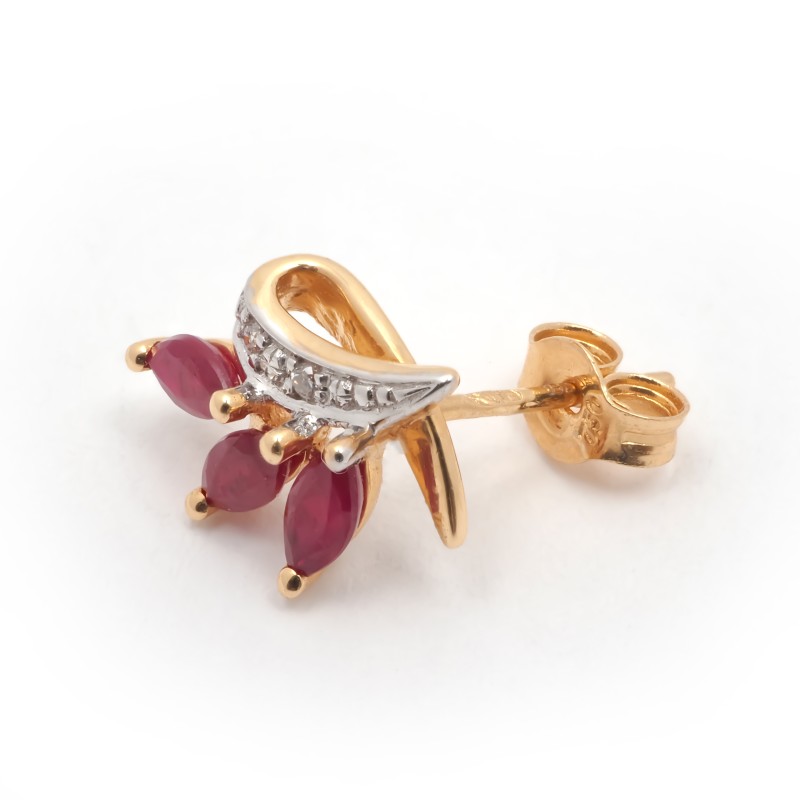 boucles d'oreilles pétales rubis Carador en or 750/000 et diamants