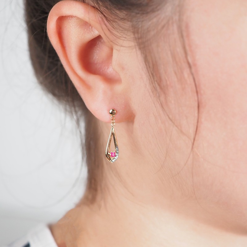 Boucles d'oreilles en or jaune 750/000 et rubis CARADOR