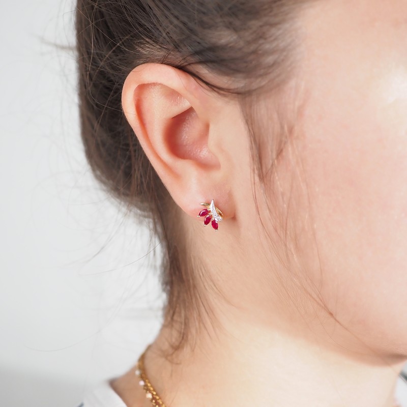 boucles d'oreilles pétales rubis Carador en or 750/000 et diamants