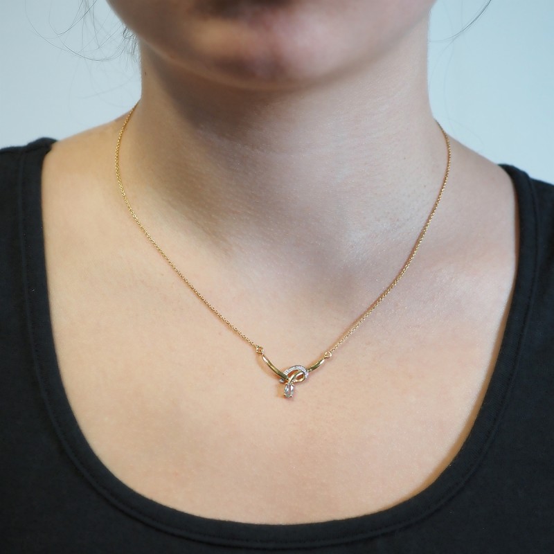 Collier en or jaune 750/000 et Topaze