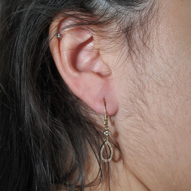 Boucles d'oreilles carador dormeuses forme goutte plaqué or et oxydes de zirconium