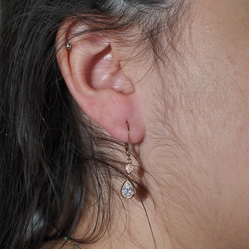 Boucles d'oreilles Carador dormeuses forme goutte plaqué or et oxydes de zirconium