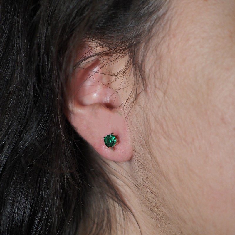 Boucles d'oreilles clous solitaires femme carador en plaqué or et spinelle vert