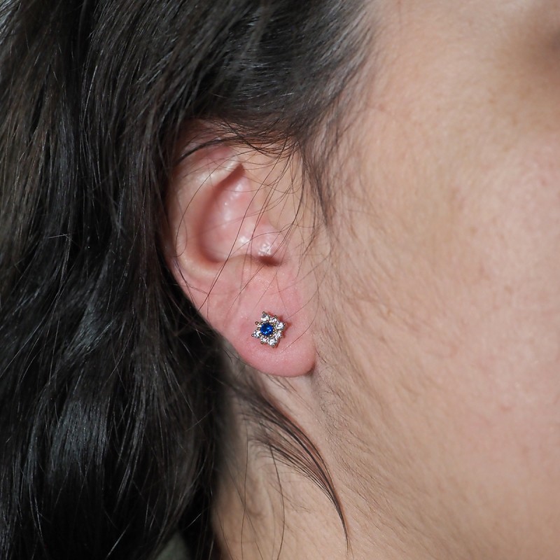 Boucles d'oreilles puces fantaisie femme carador en plaqué or avec oxydes de zirconium blanc et bleu