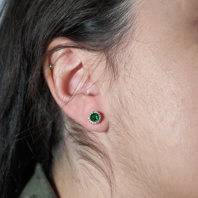 Boucles d'oreilles puces femme carador en plaqué or avec oxydes de zirconium blanc et vert