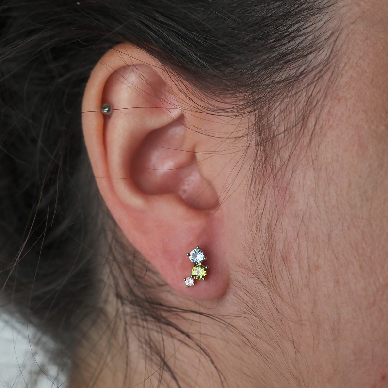 Boucles d'oreilles puces femme carador en plaqué or avec spinelles multicolores