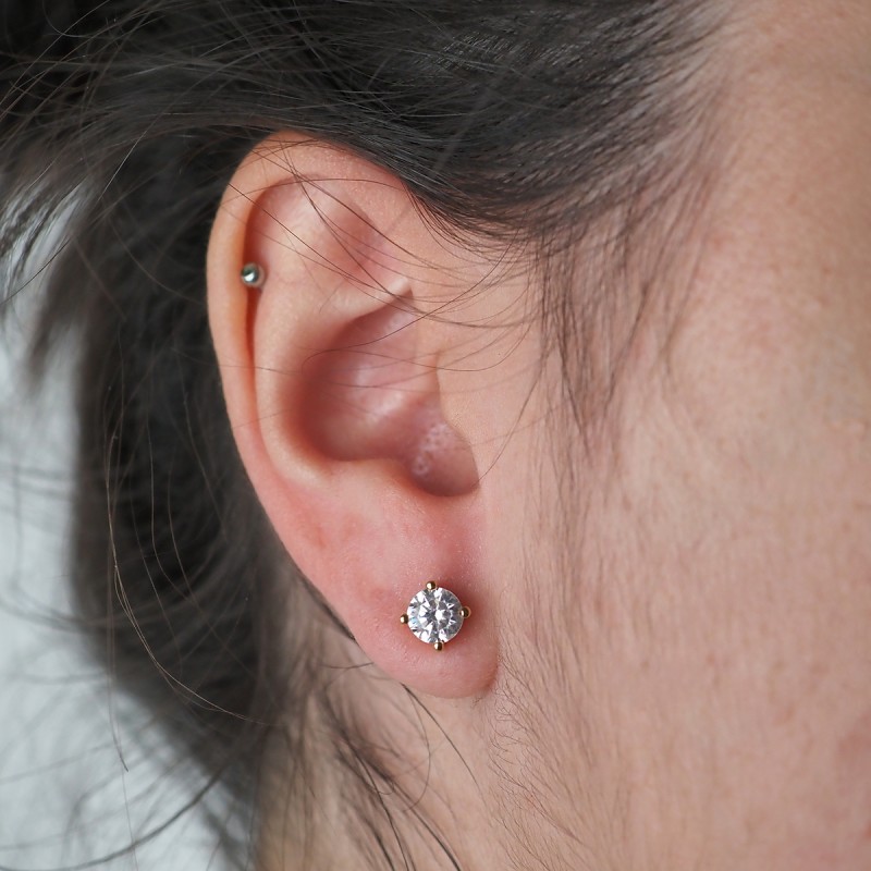 Boucles d'oreilles plaqué or et oxydes de zirconium 6MM sertis 4 griffes carador