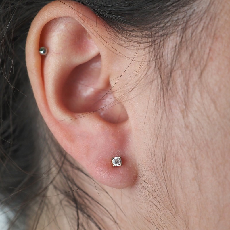 Boucles d'oreilles plaqué or et oxydes de zirconium 3MM sertis 4 griffes carador