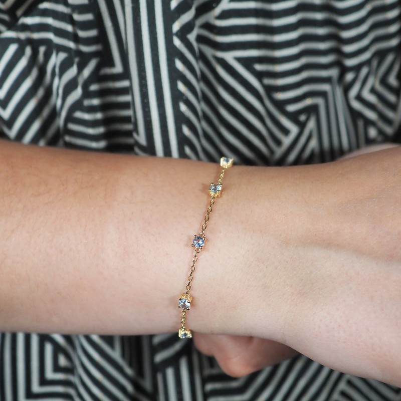 Bracelet fantaisie femme carador en plaqué or avec spinelles bleu clair