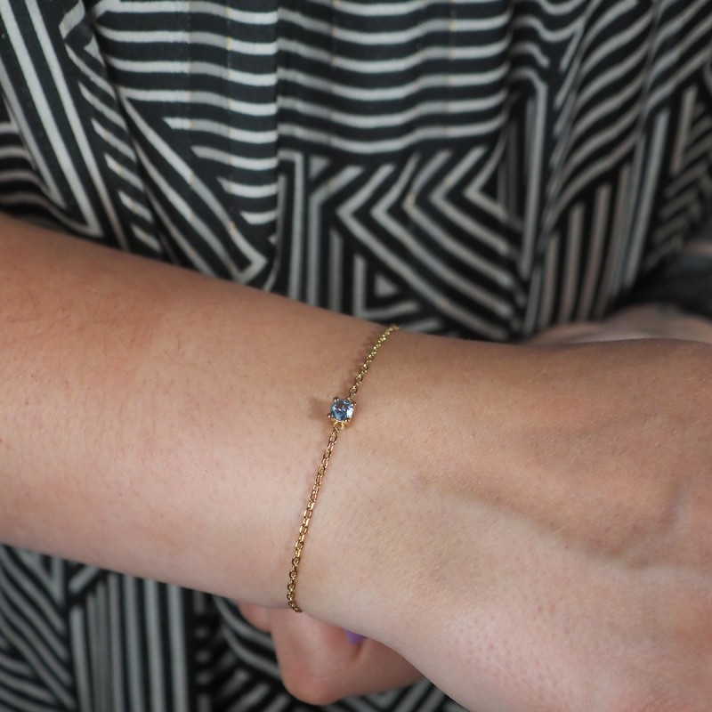 Bracelet solitaire femme carador en plaqué or avec spinelle bleu