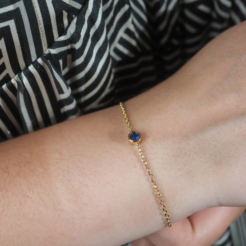 Bracelet solitaire serti clos femme carador en plaqué or avec spinelle bleu