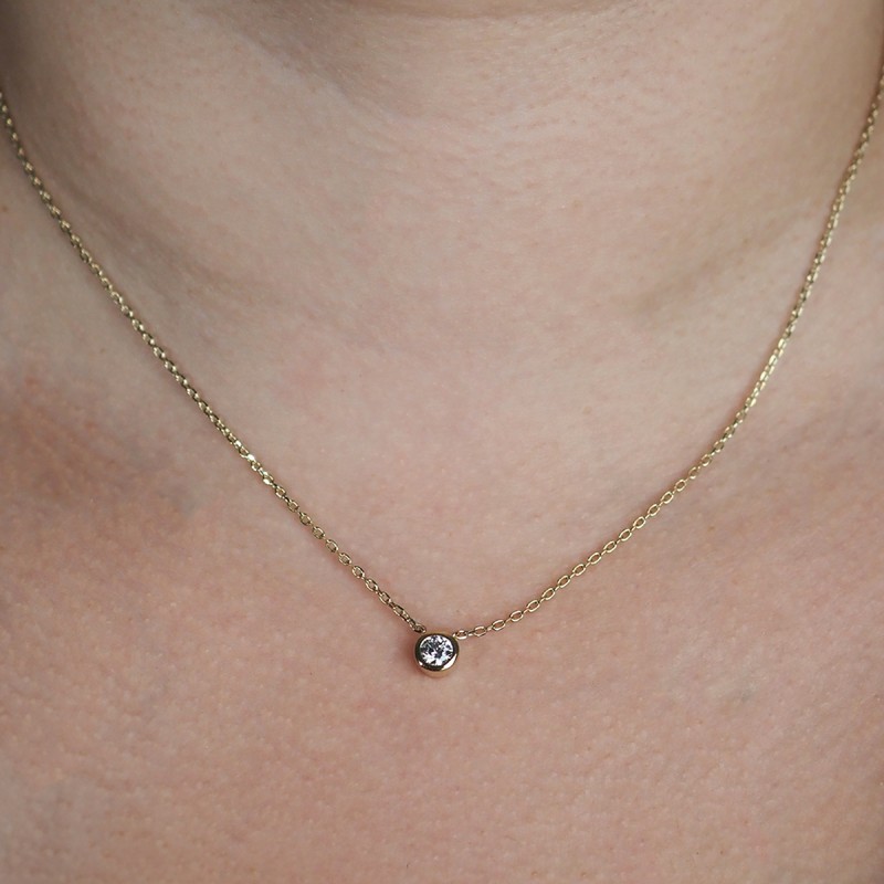 Collier plaqué or et solitaire d'oxyde de zirconium carador