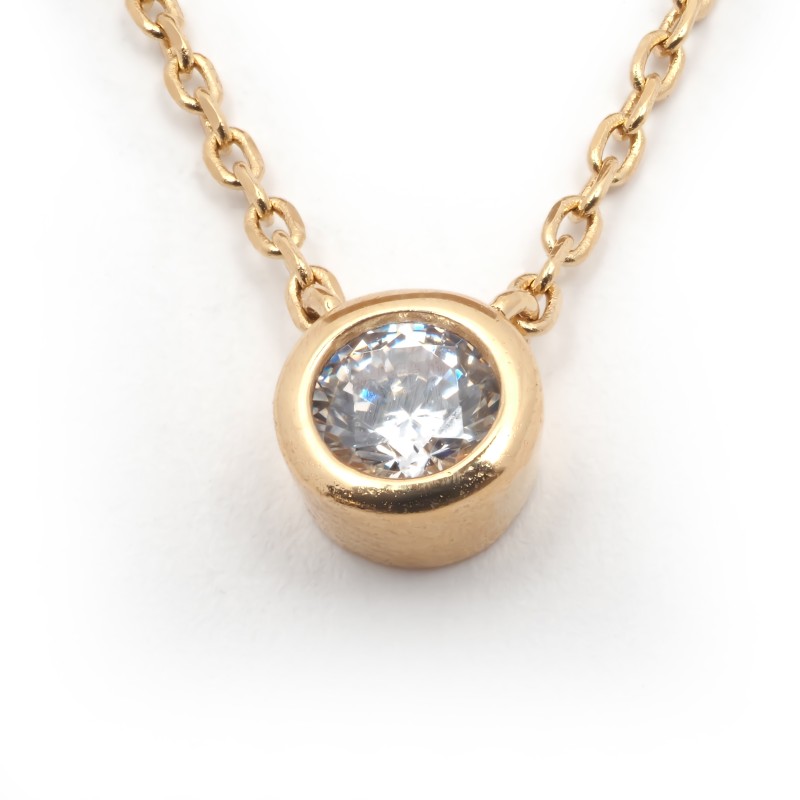Collier plaqué or et solitaire d'oxyde de zirconium carador
