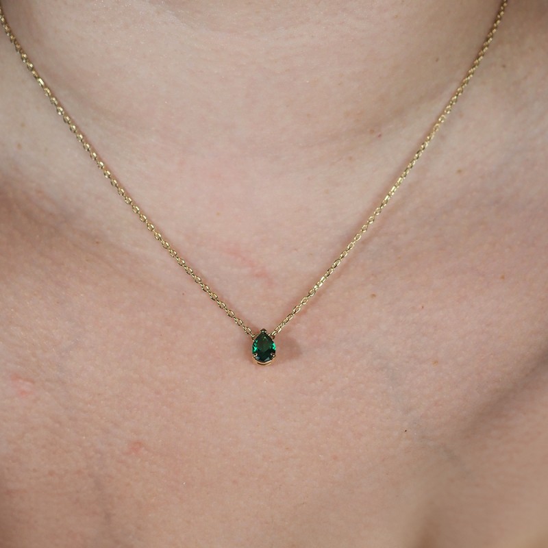 Collier solitaire femme carador en plaqué or avec spinelle verte motif goutte