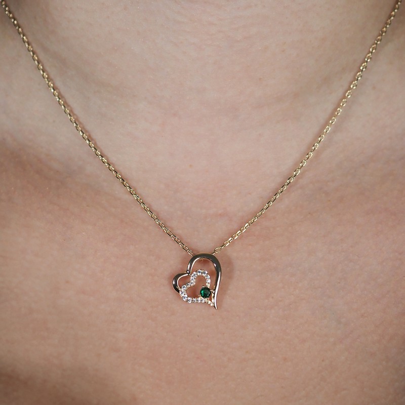 Collier motif cœur femme carador en plaqué or avec spinelles vert et blanc