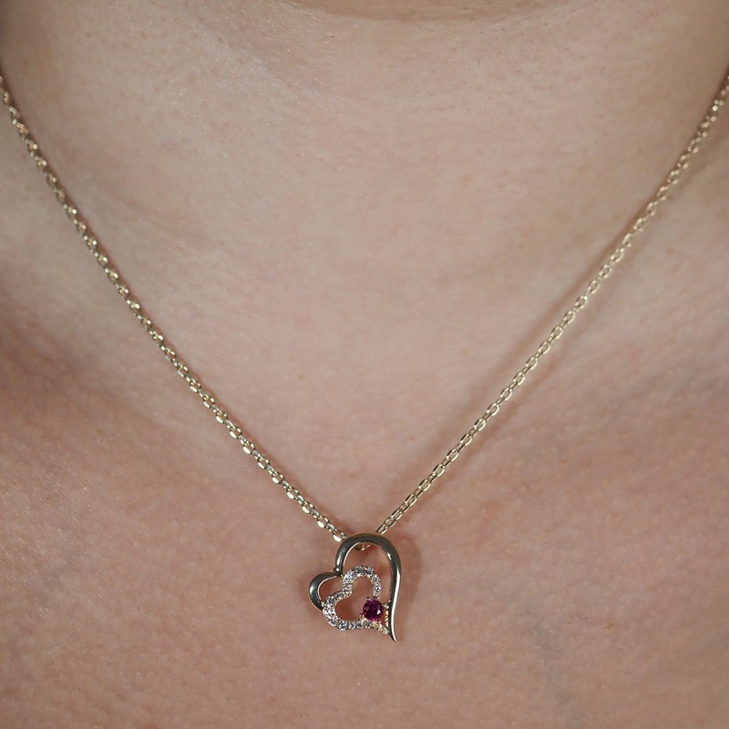 Collier fantaisie femme carador en plaqué or avec oxydes de zirconium et spinelle rouge motif cœur