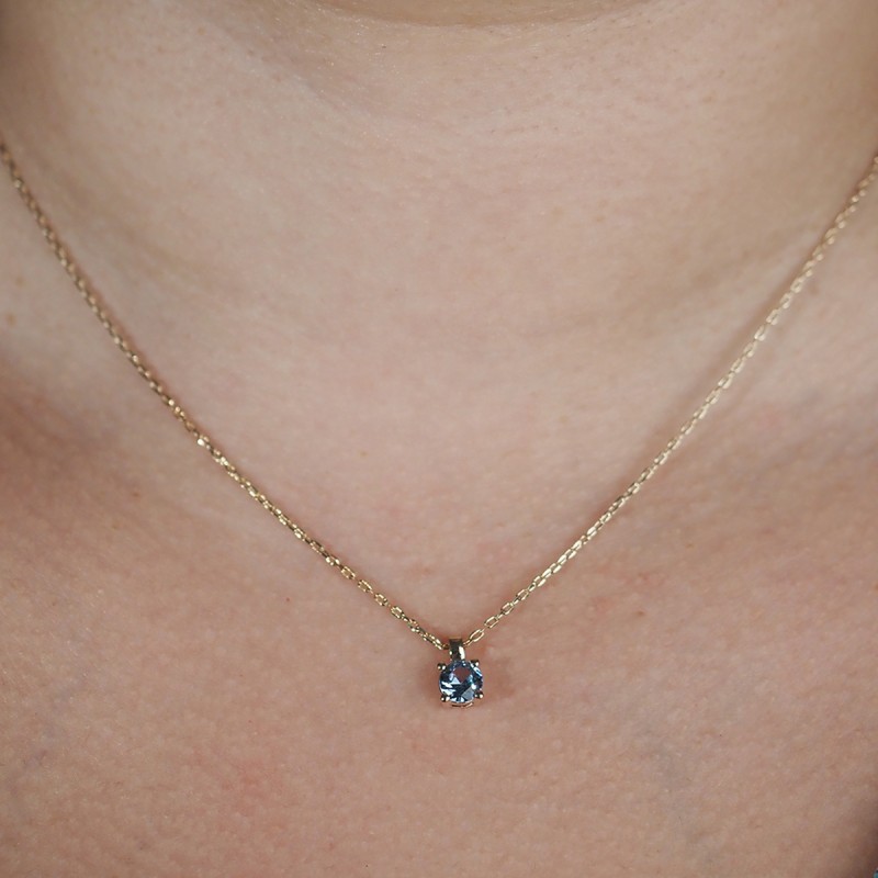 Collier solitaire femme carador en plaqué or avec spinelle bleu clair