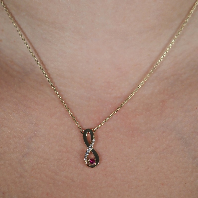 Collier fantaisie signe infini femme carador en plaqué or avec oxydes de zirconium et spinelle rouge
