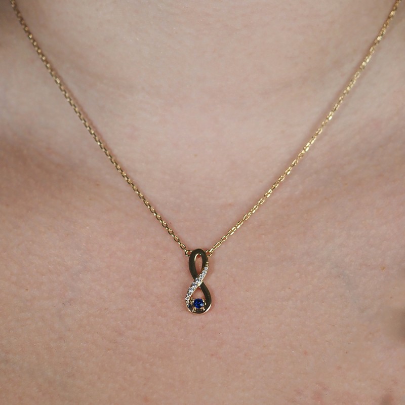 Collier fantaisie signe infini femme carador en plaqué or avec oxydes de zirconium et spinelle bleu