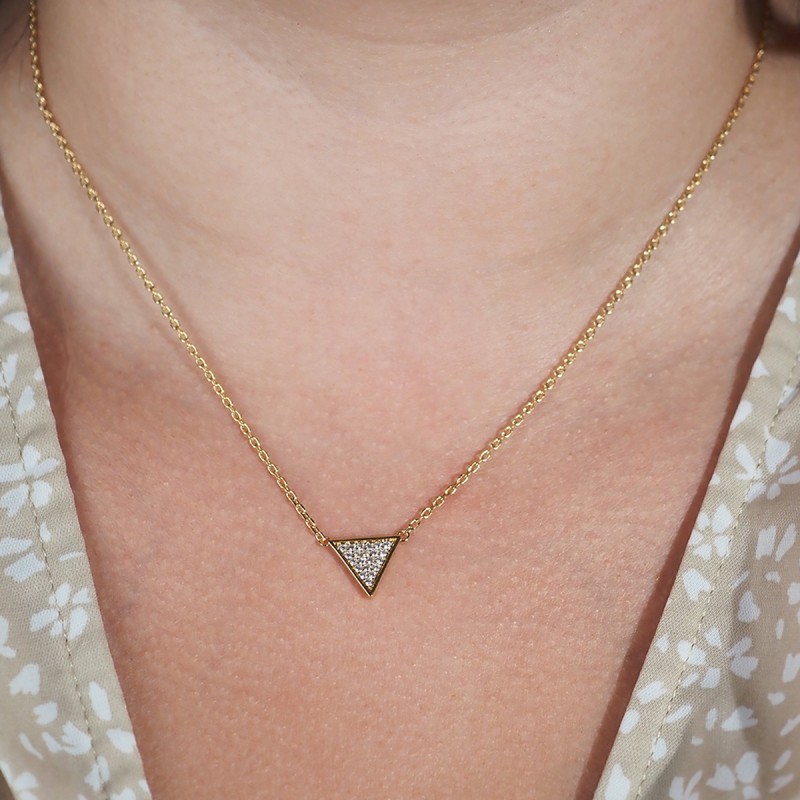 Collier plaqué or et oxydes de zirconium motif triangle carador