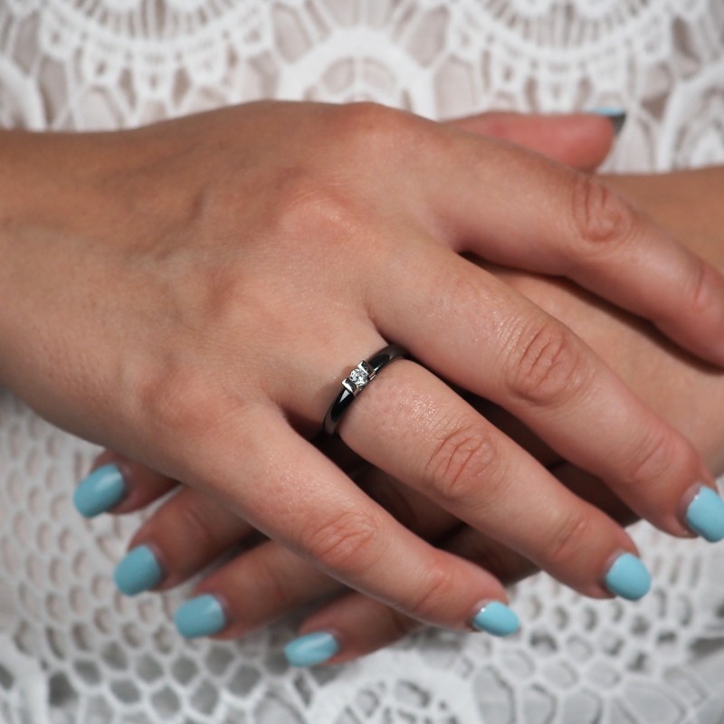 Bague Femme Carador solitaire céramique noire avec oxyde de zirconium