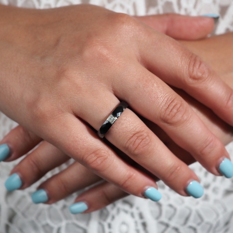 Bague Femme Carador en  Céramique noire facettée avec oxydes de zirconium