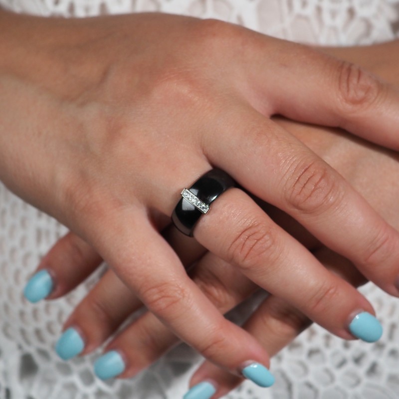 Bague Femme carador en céramique noire avec barrette en argent sertie d'oxydes de zirconium