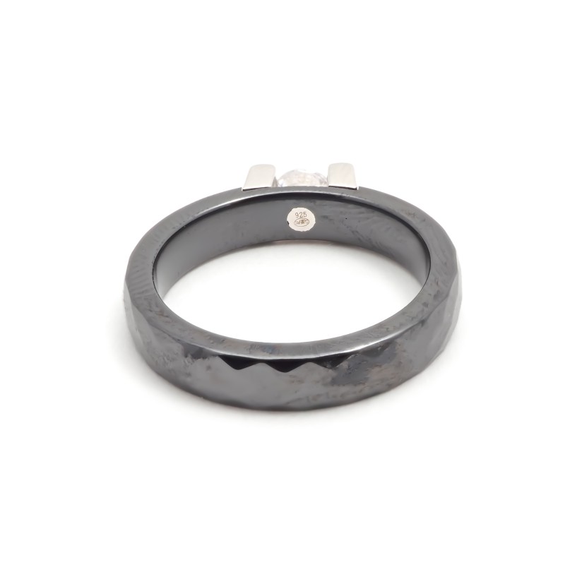 Bague Femme Carador en Céramique noire facettée avec oxydes de zirconium