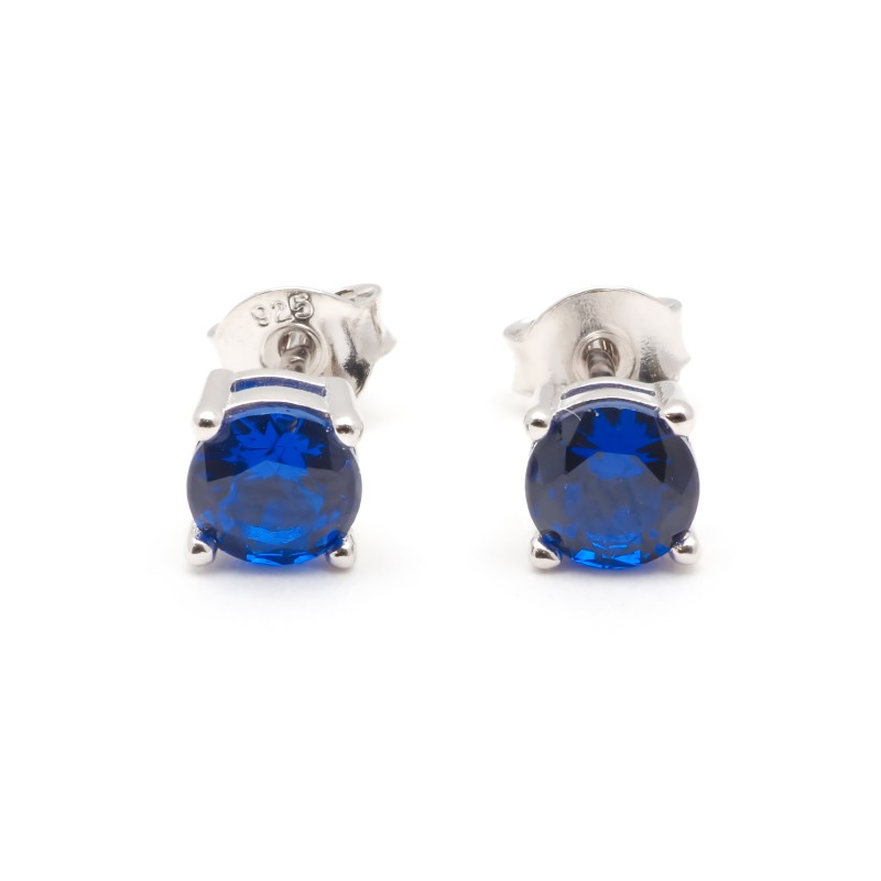 Boucles d'oreilles clous Carador en argent  et spinelle bleu saphir serti 4 griffes