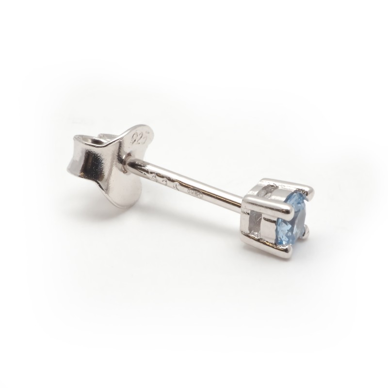 Boucles d'oreilles clous Carador en argent  et spinelle bleu topaze serti 4 griffes