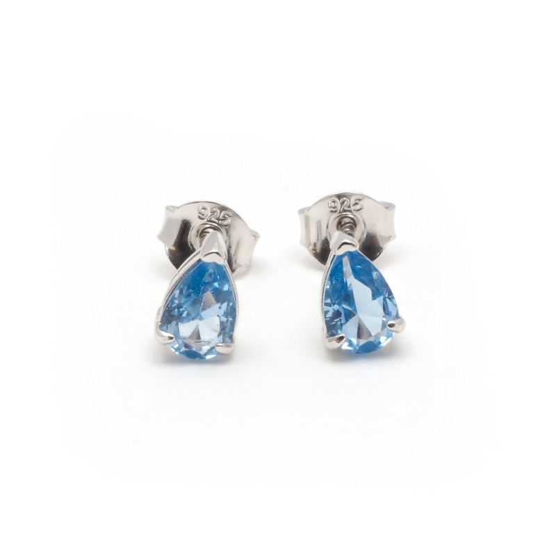 Boucles d'oreilles clous Carador en argent  et spinelle bleue claire