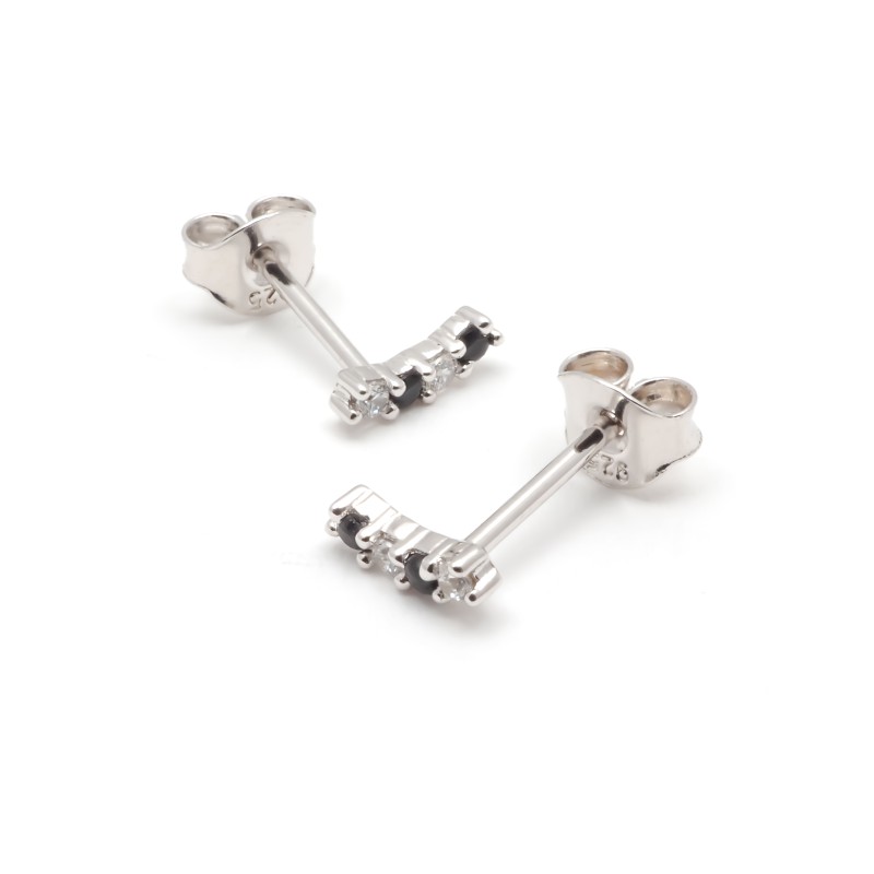 Boucles d'oreilles clous Carador en argent  et  oxydes de zirconium blancs et noirs intercalés forme barrette