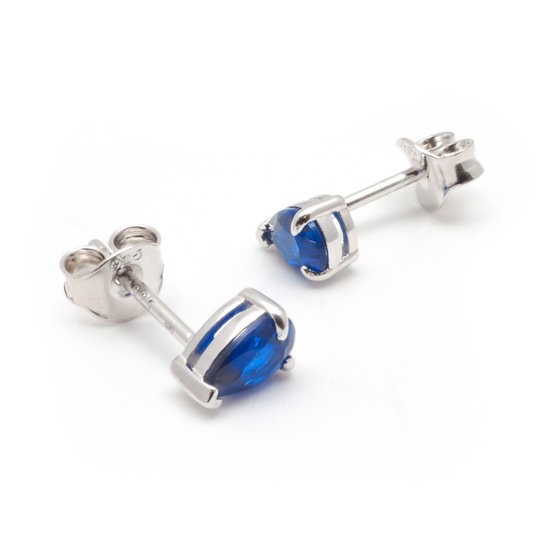 Boucles d'oreilles clous Carador en argent  et spinelle bleu saphir serti 3 griffes