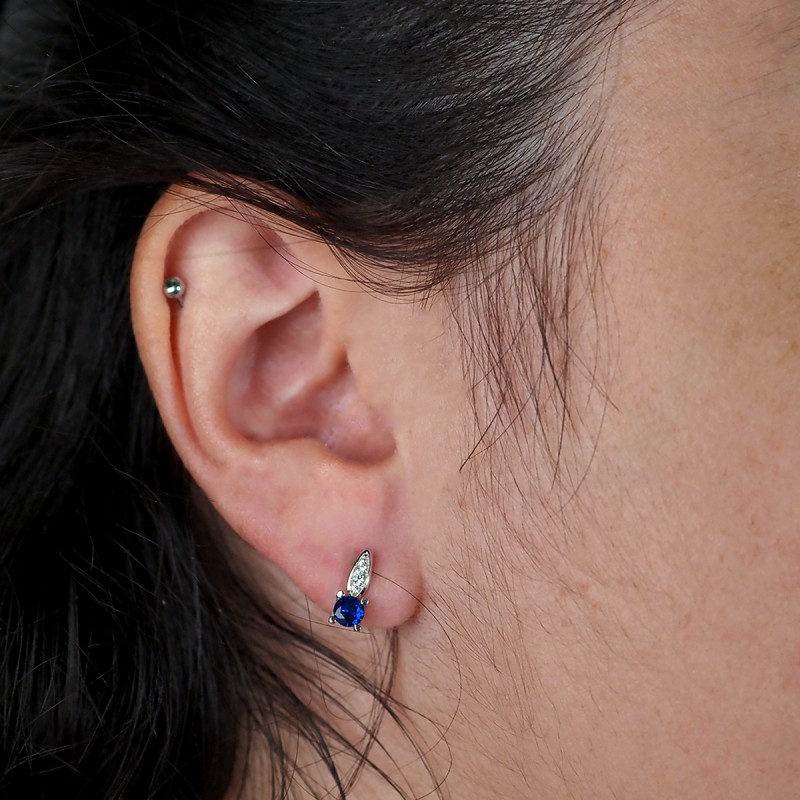 Boucles d'oreilles clous Carador en argent  et  oxydes blanc et bleu