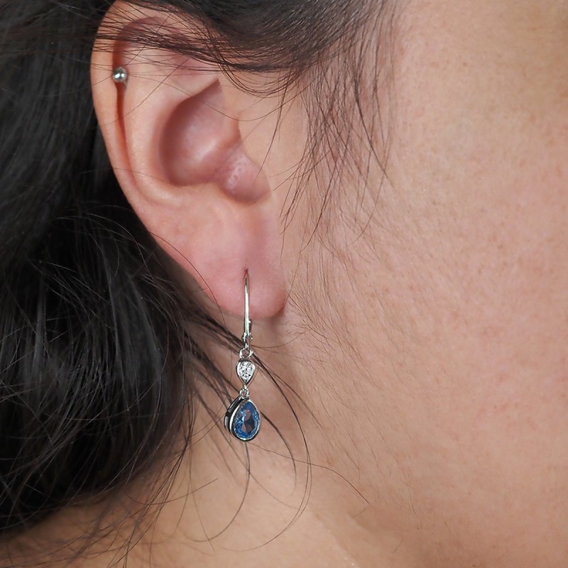 Boucles d'oreilles dormeuses Carador en argent  oxydes de zirconium et spinelle bleue sertie clos