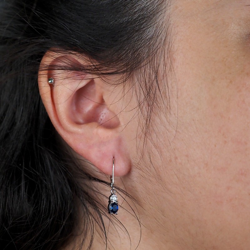 Boucles d'oreilles dormeuses Carador en argent oxydes de zirconium et spinelle bleu foncé sertis