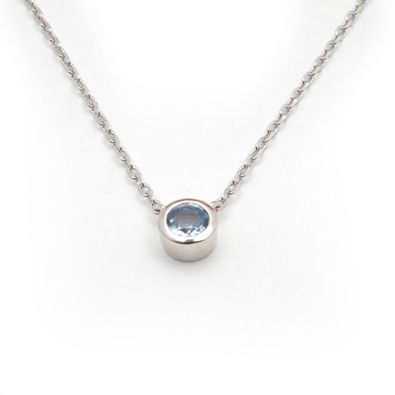 Collier solitaire femme carador en argent avec spinelle bleu clair sertie clos