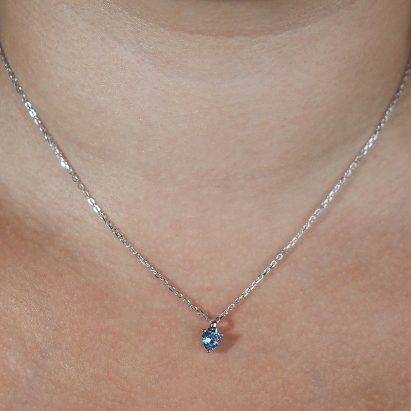 Collier solitaire femme carador en argent et oxyde bleu serti griffes