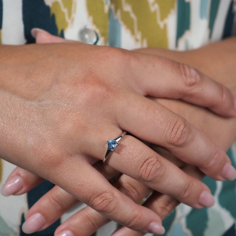 Bague solitaire femme carador en argent et spinelle bleu motif cœur