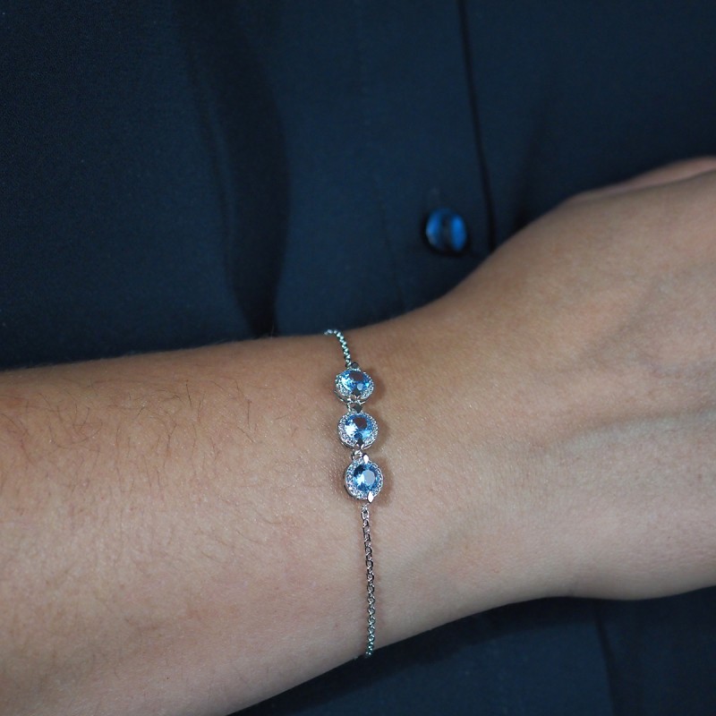 Bracelet femme fantaisie Carador en argent  et 3 spinelles bleu clair serti clos