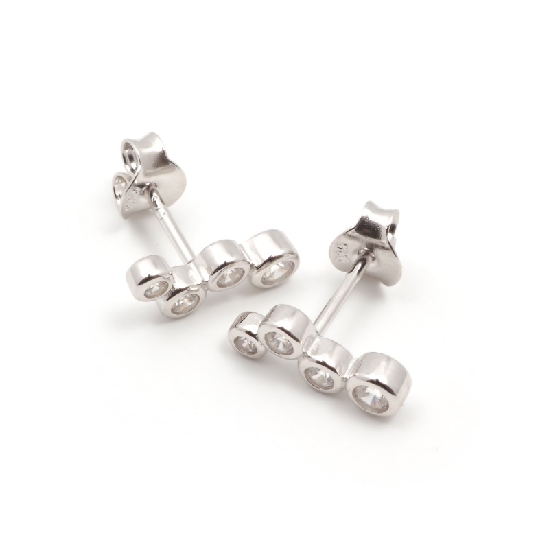 Boucles d'oreilles clous Carador en argent  et 4 oxydes de zirconium sertis clos