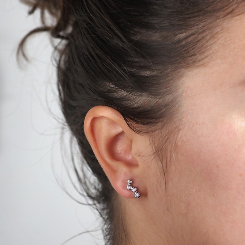 Boucles d'oreilles clous Carador en argent  et 4 oxydes de zirconium sertis clos